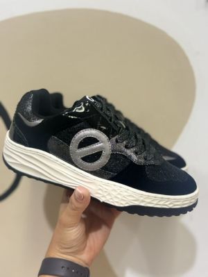  BLACK BLACK